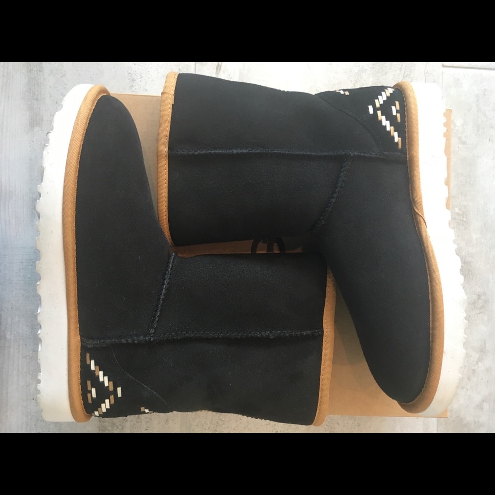 Ugg Suede Classic Rustic Black Ankle Booties Sz 6 - Picture 2 of 8